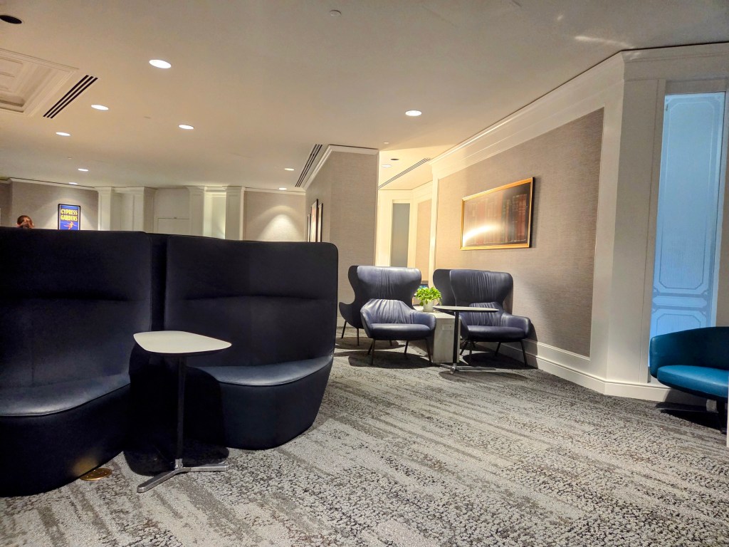 Delta Sky Club MCO seating